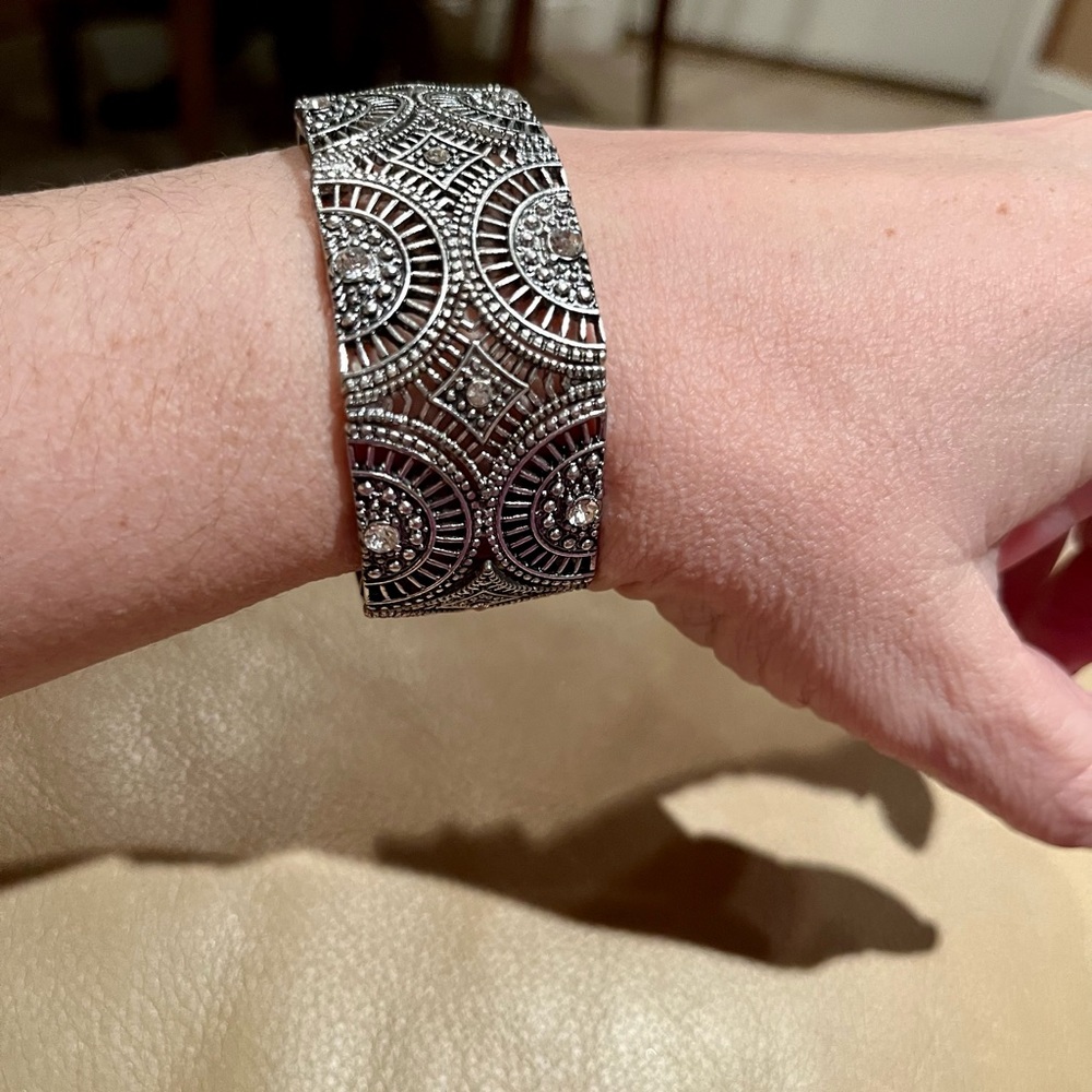 Women’s Sparkly Silver Stretch Bracelet
